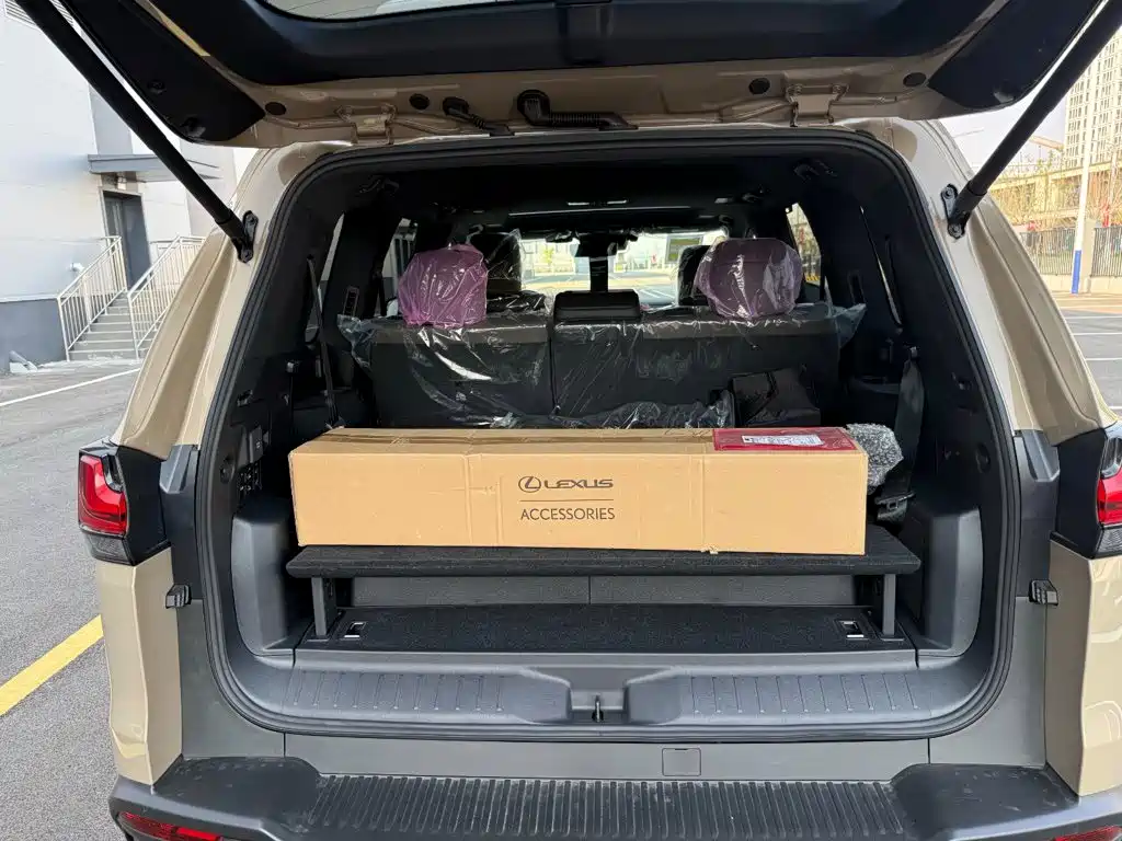 Фото 35 - Lexus LX