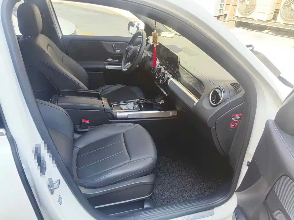 Mercedes-Benz GLB 2024 2024 Facelift GLB 200 Dynamic