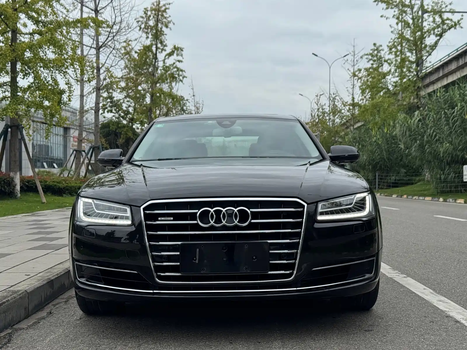 Фото 2 - Audi A8