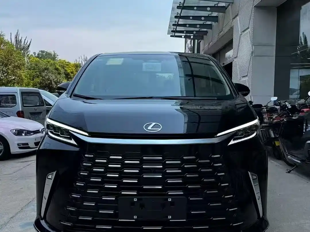 Lexus LM 2025 Model 500h Six-Seater Prestige Edition фото 7