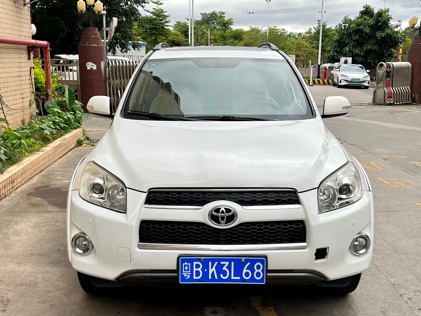 Toyota RAV4 Rongfang 2011 2.4L Automatic 4WD Luxury Edition фото 2
