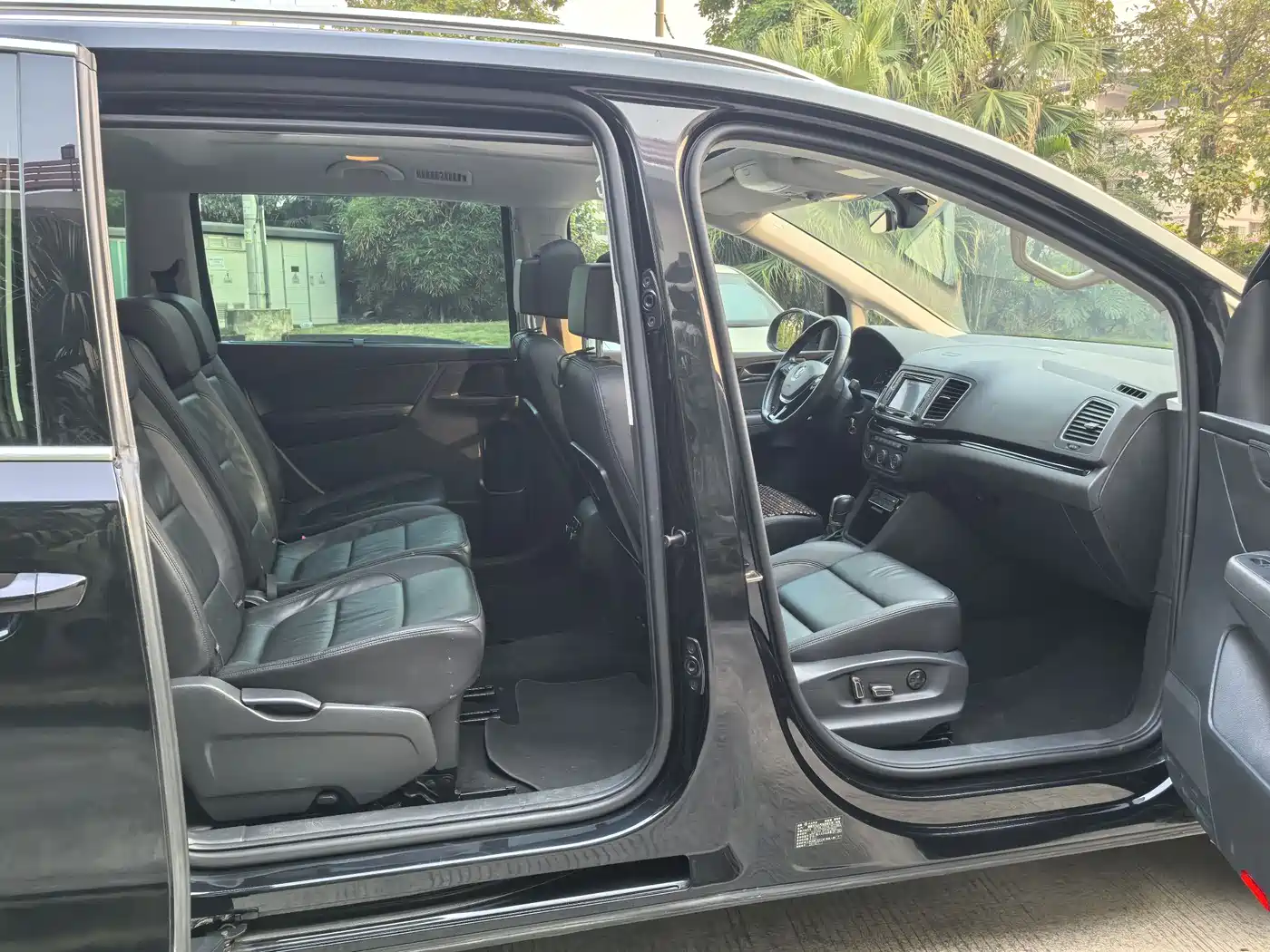 Volkswagen Sharan 2016 380TSI Premium 7-seater фото 12