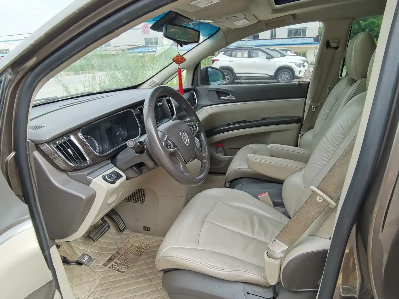 Фото 16 - Buick GL8