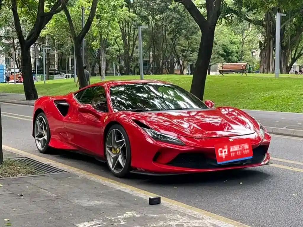 FERRARI F8