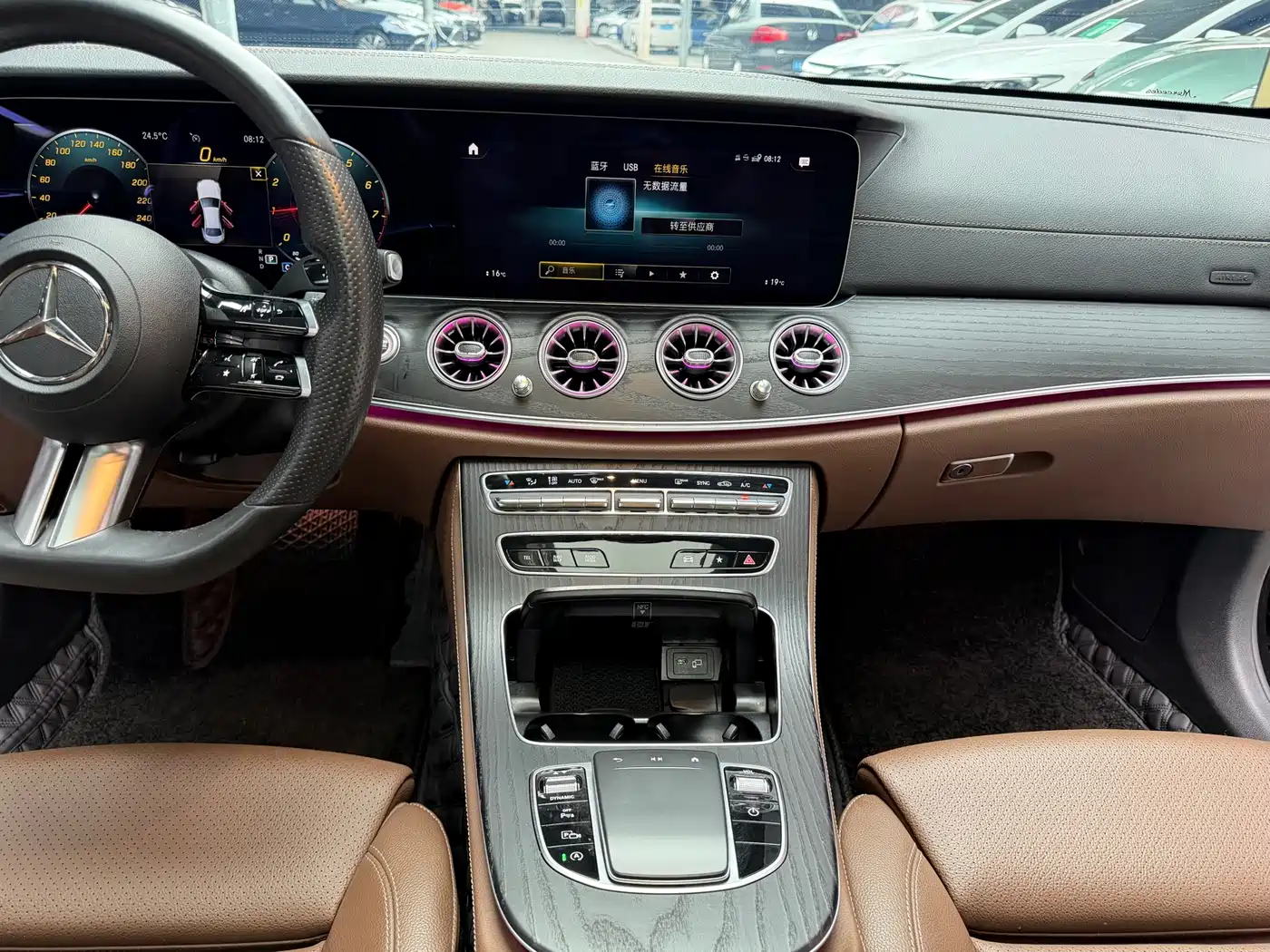 Фото 14 - Mercedes-Benz E-Class