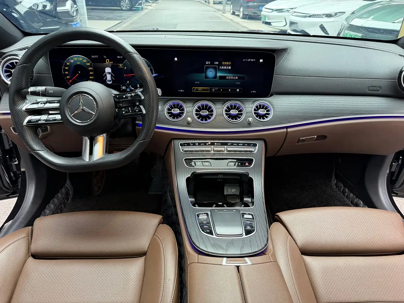 Фото 16 - Mercedes-Benz E-Class