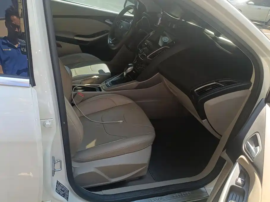 Фото 8 - Ford Focus