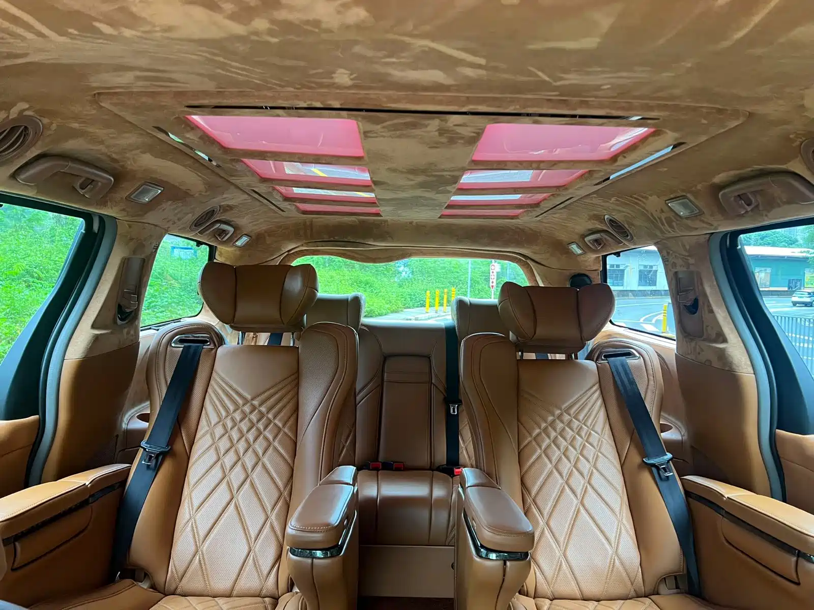 Photo 11 - Toyota Sienna