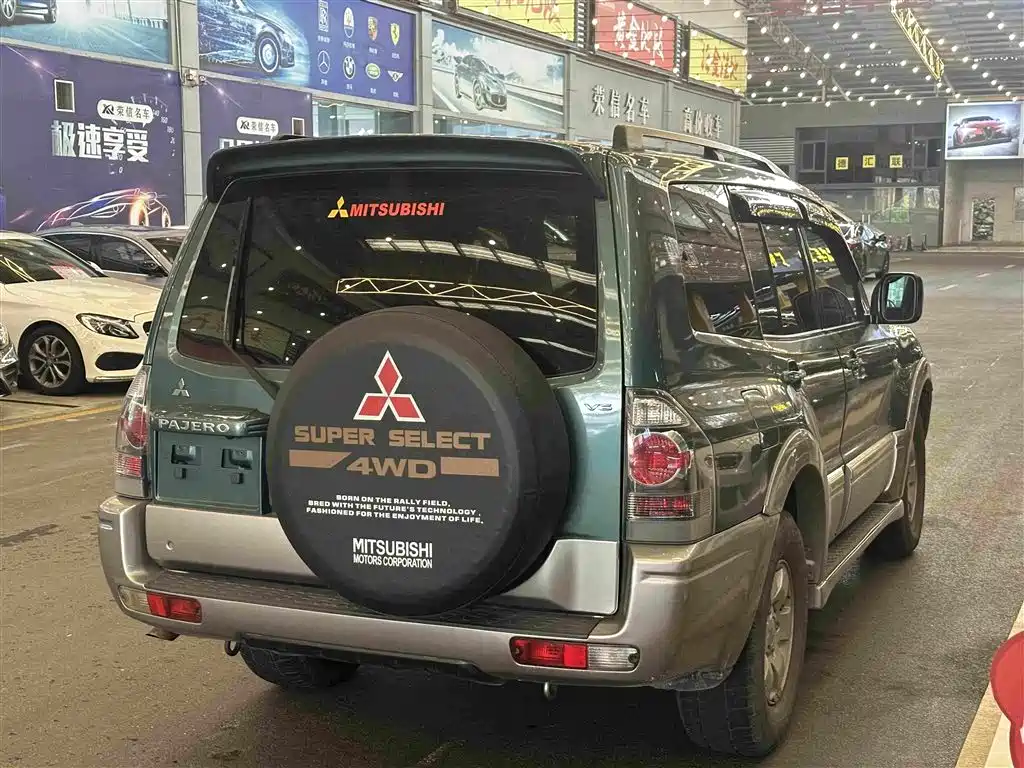 Mitsubishi Pajero 2010 2011 Mitsubishi Pajero V73 3.0L AT GLX