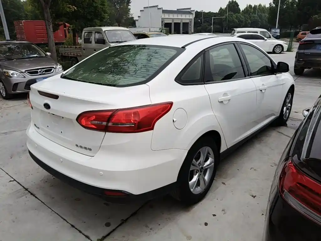 Фото 7 - Ford Focus