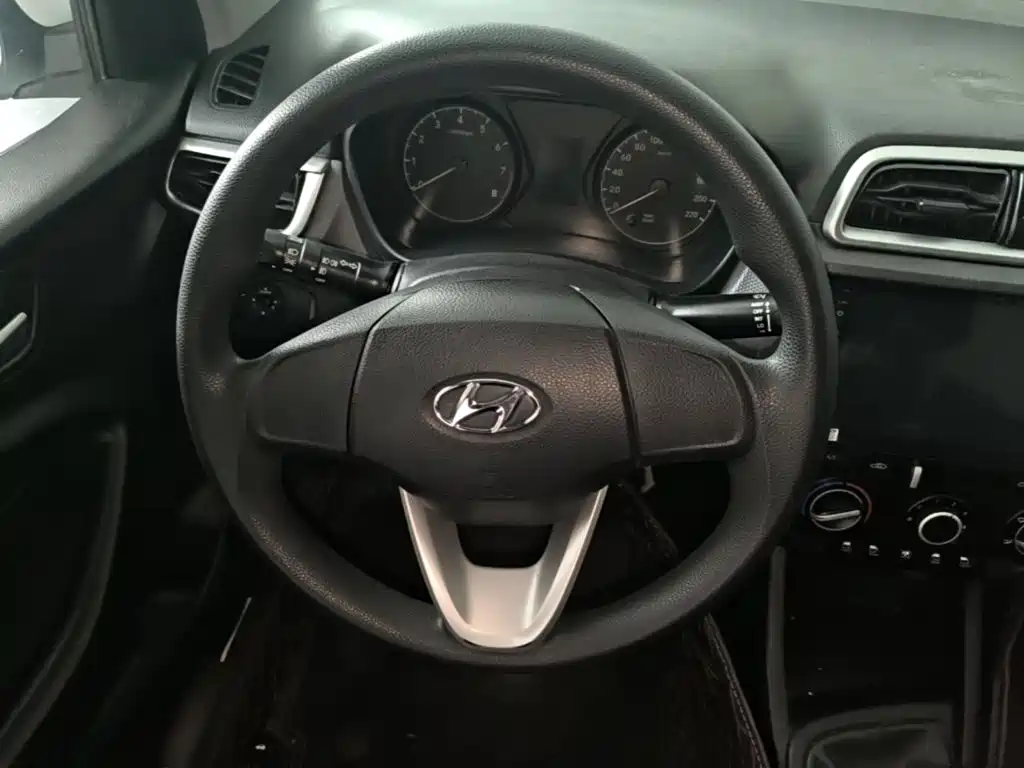 Photo 11 - Hyundai Verna