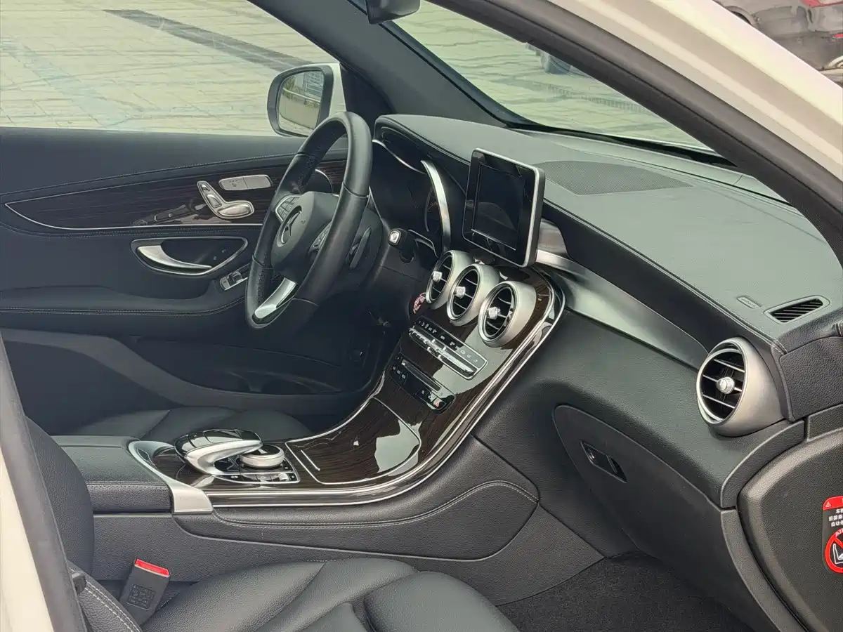 Mercedes-Benz GLC 2018 GLC 260 4MATIC Dynamic фото 12
