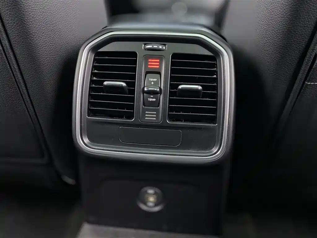 Porsche Macan 2017 Macan 2.0T фото 22
