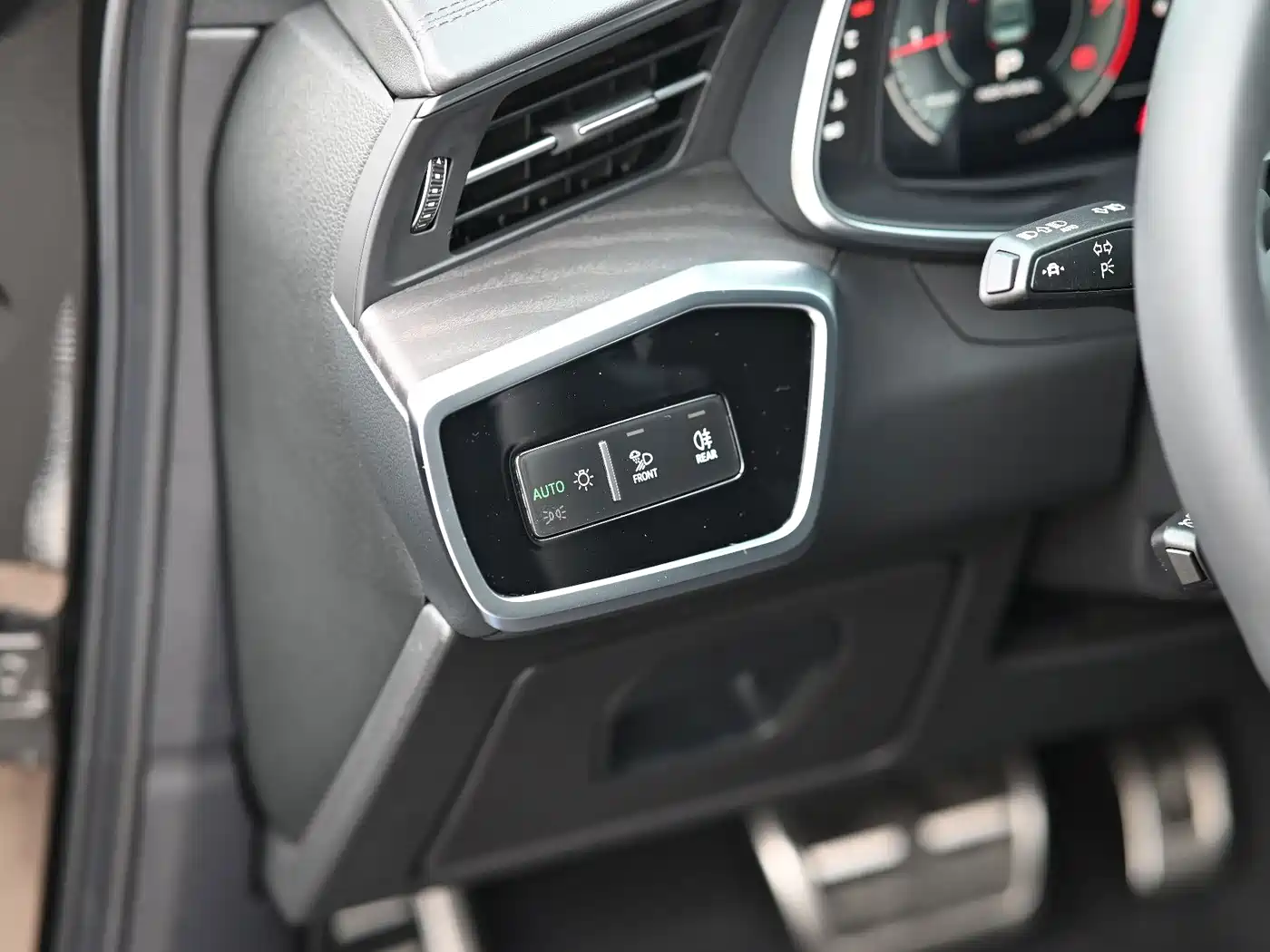 Фото 7 - Audi A6L
