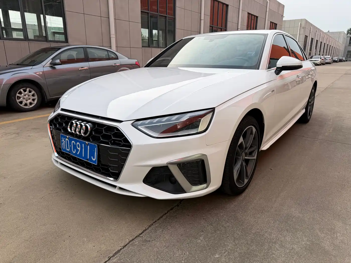 Фото 1 - Audi A4L