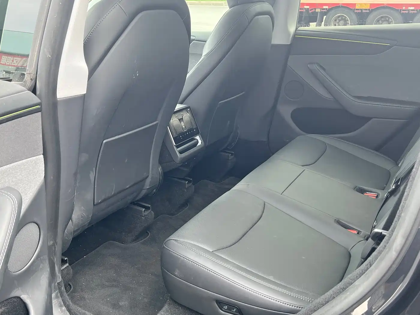 Tesla Model Y 2026 2025 Rear-Wheel Drive
