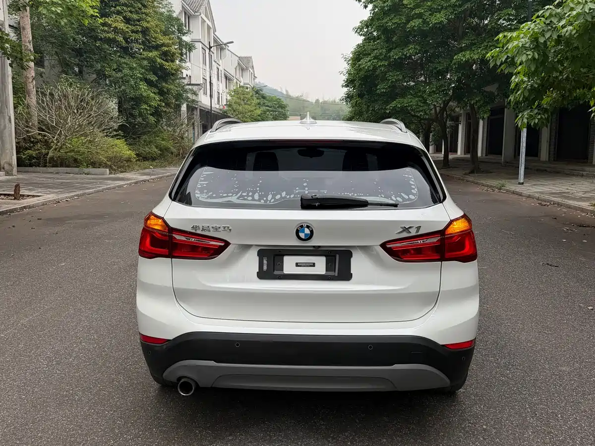 BMW X1 2016 sDrive18Li Premium Model фото 4
