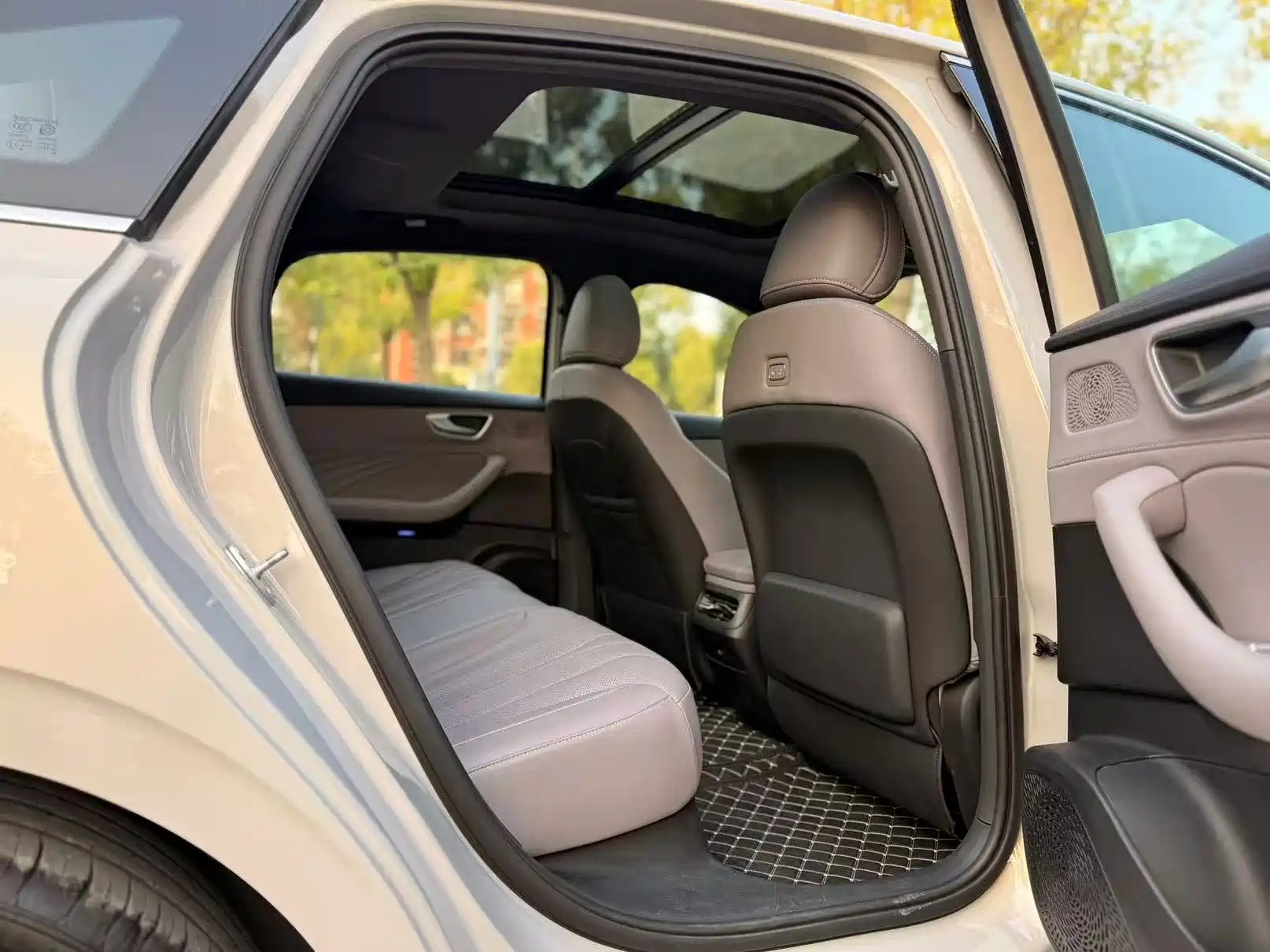 Фото 8 - Roewe M7 DMH