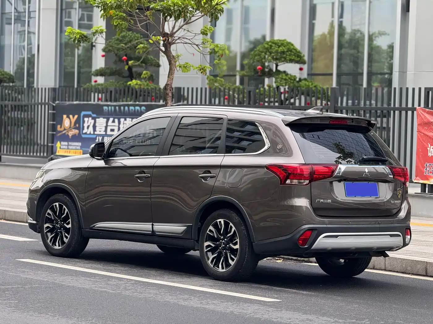 MITSUBISHI OUTLANDER