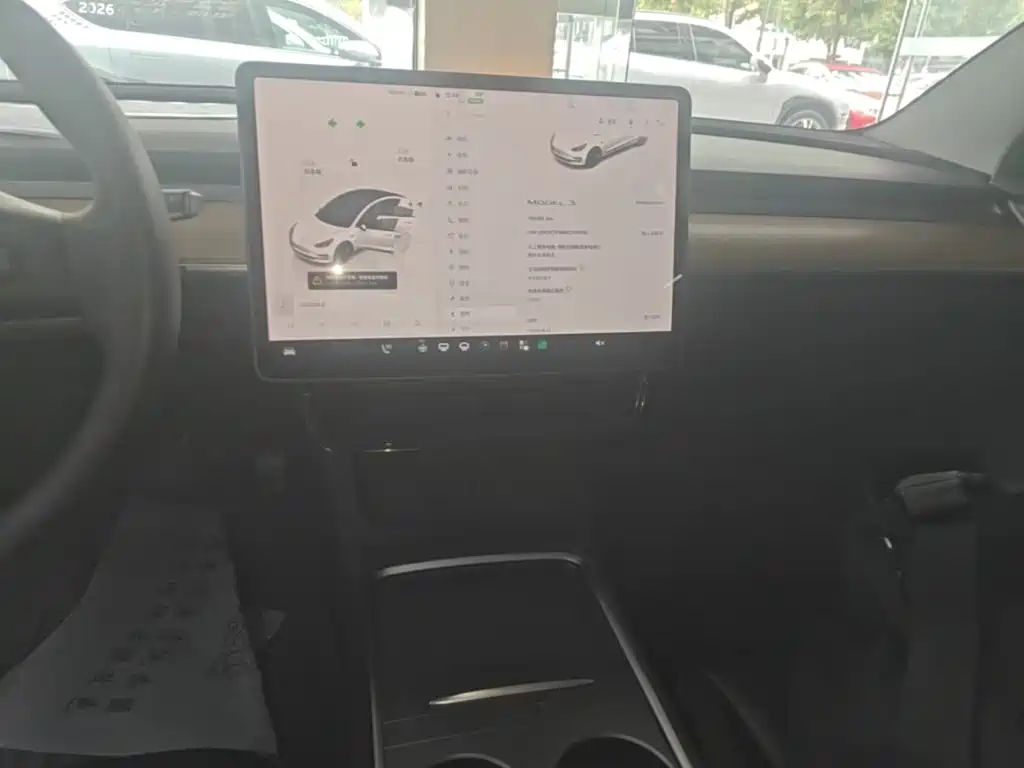 Фото 13 - Tesla Model 3