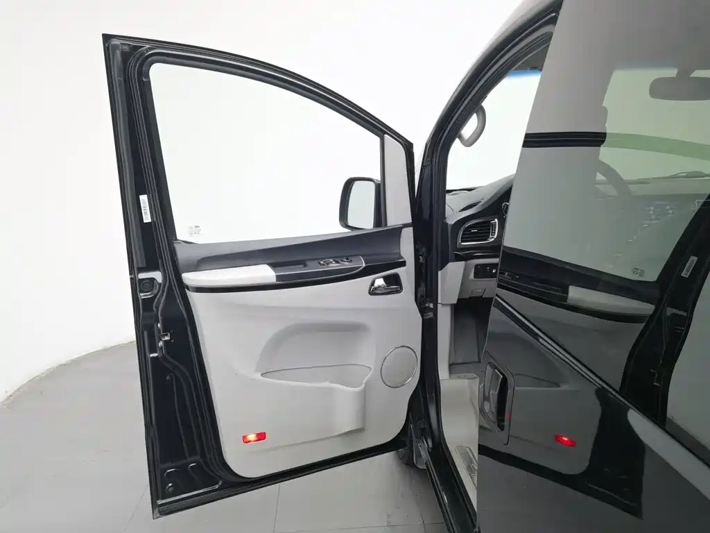 JAC Refine M5 2015 2013 2.0T Petrol Automatic Official Edition