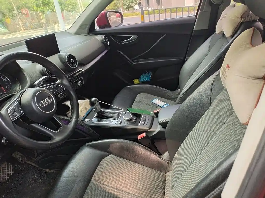 Photo 8 - Audi Q2L