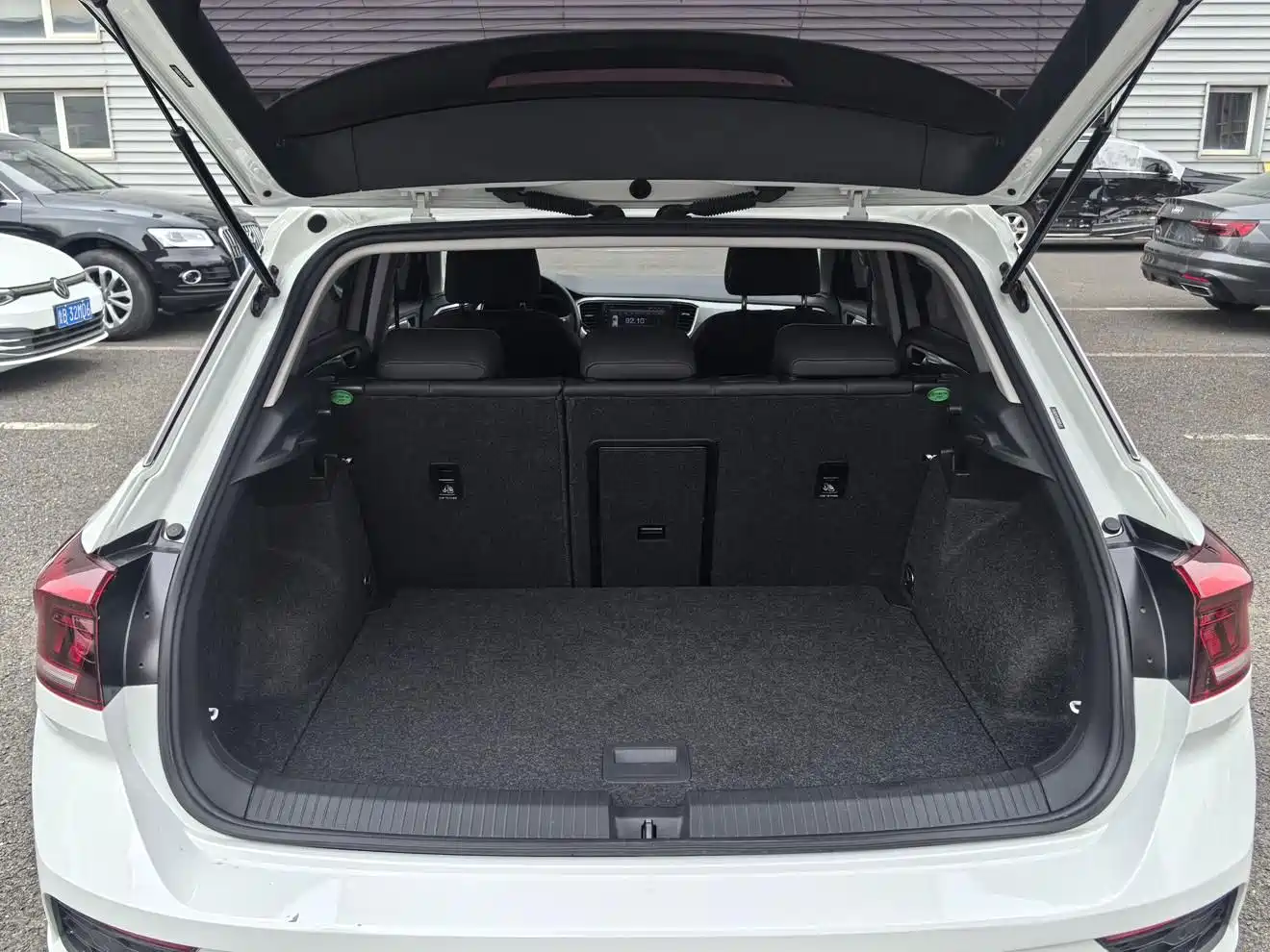 صورة 4 - Volkswagen T-ROC