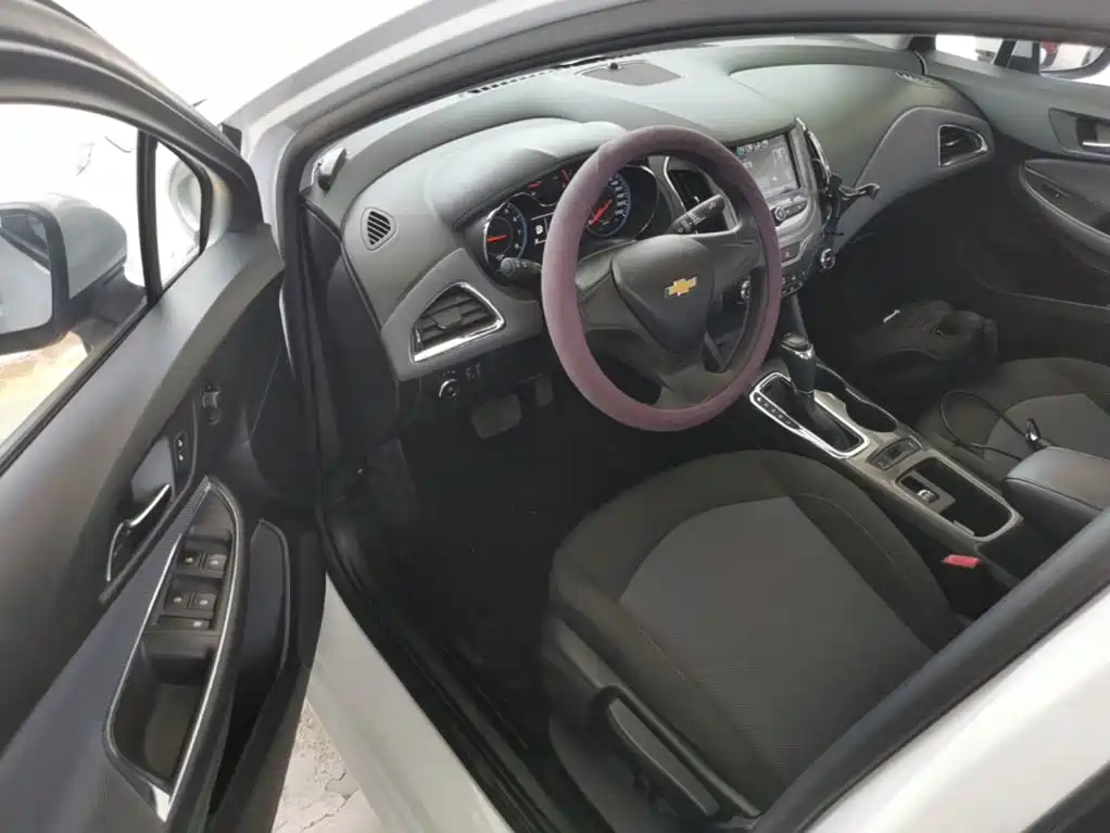 Chevrolet Cruze 2017 2018 320 Automatic Pioneer Sunroof Edition