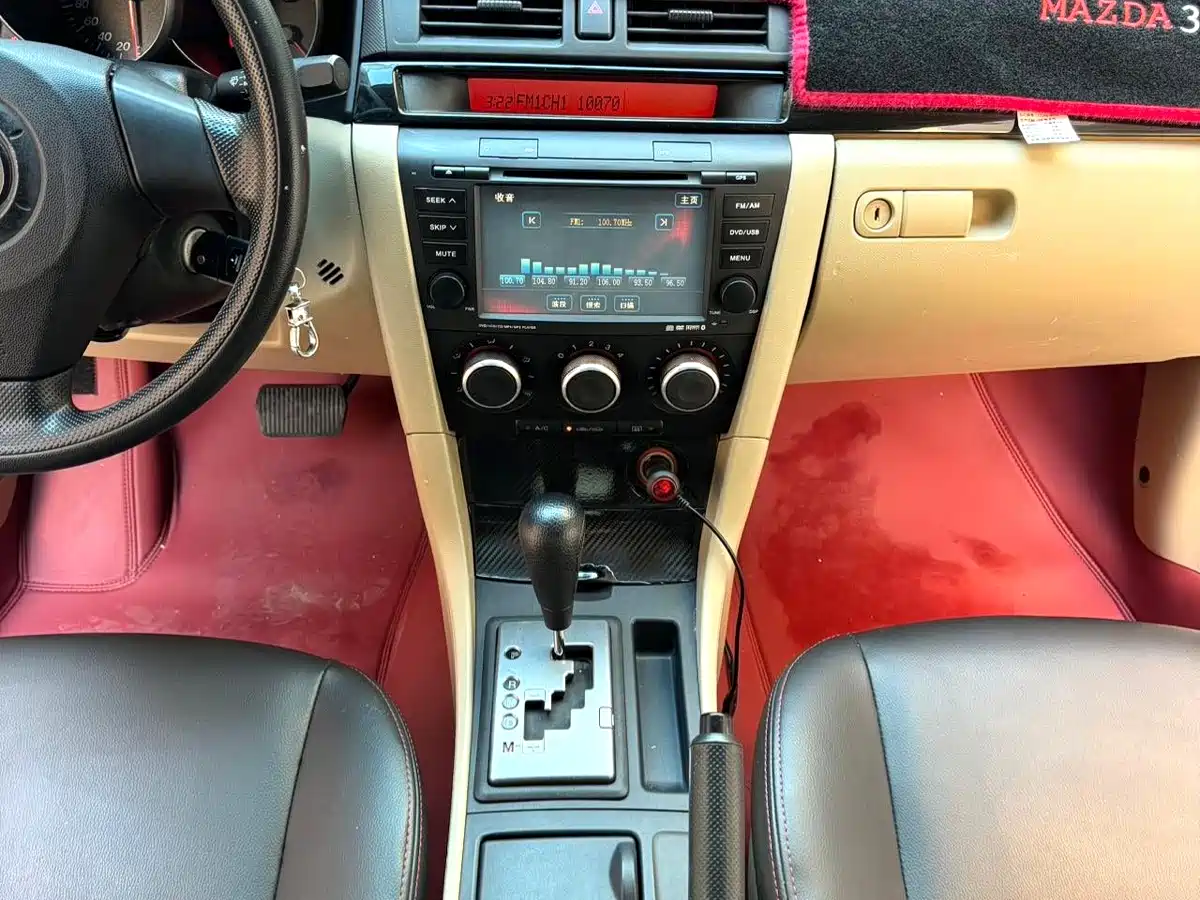 Photo 13 - Mazda 3