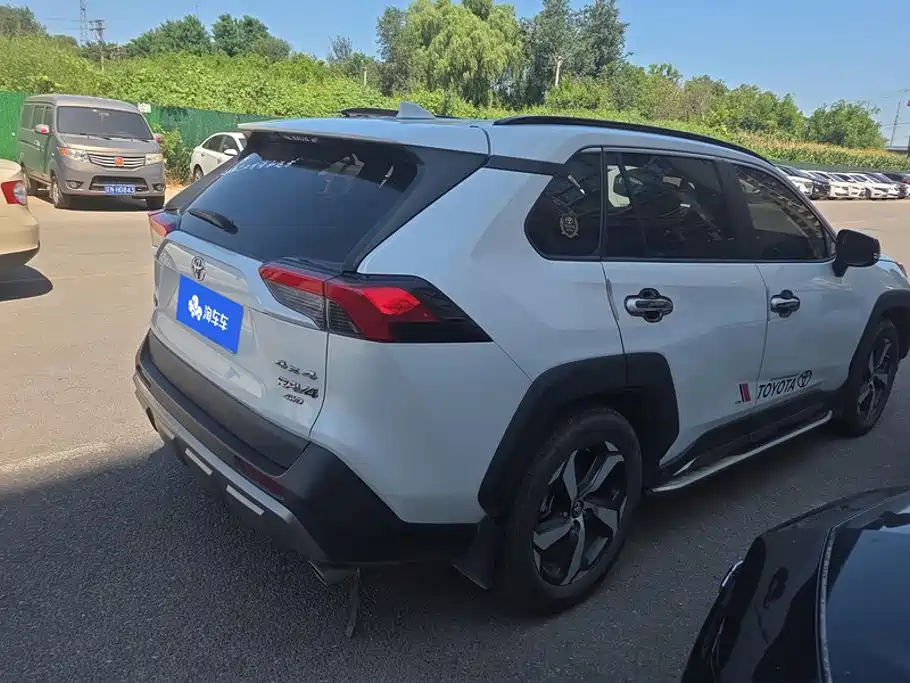 Фото 3 - Toyota RAV4 Rongfang
