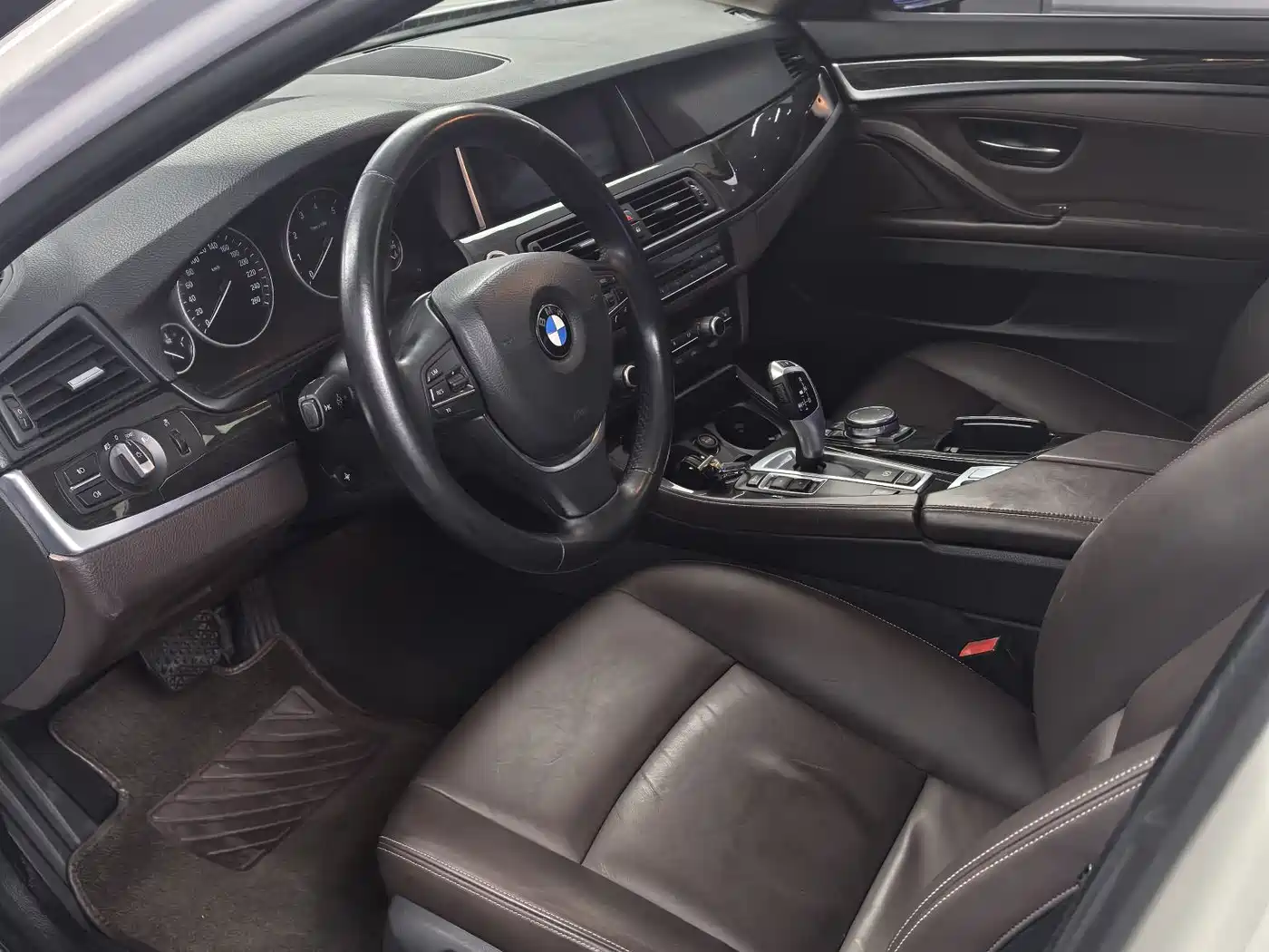 BMW 5 Series 2014 525Li Luxury Design Package фото 7