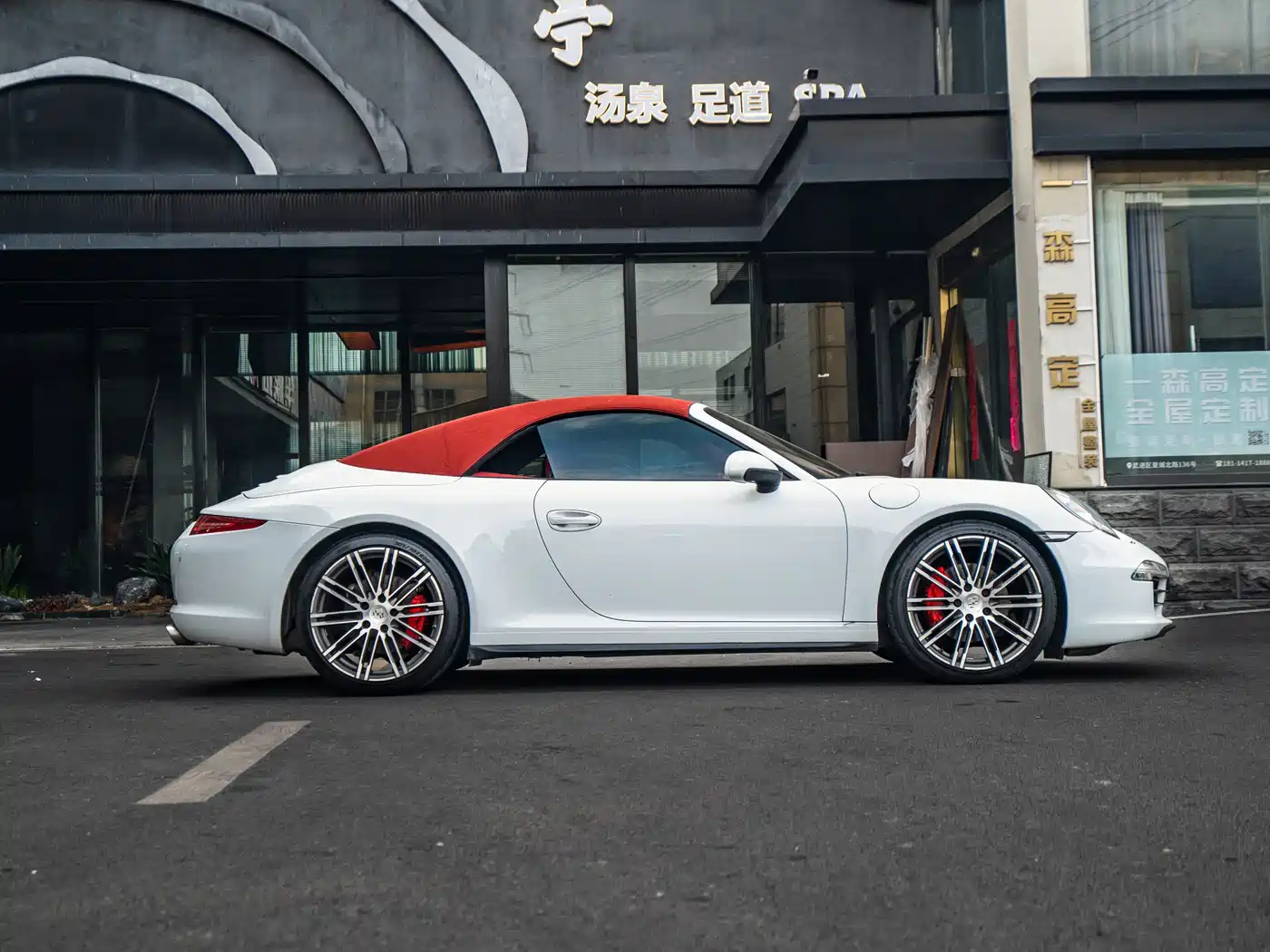 Porsche 911 2015 Carrera 4 Cabriolet 3.4L Style Edition фото 5