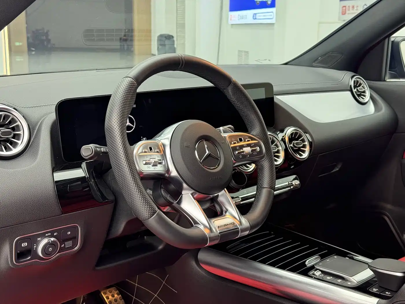 MERCEDES-BENZ GLA AMG