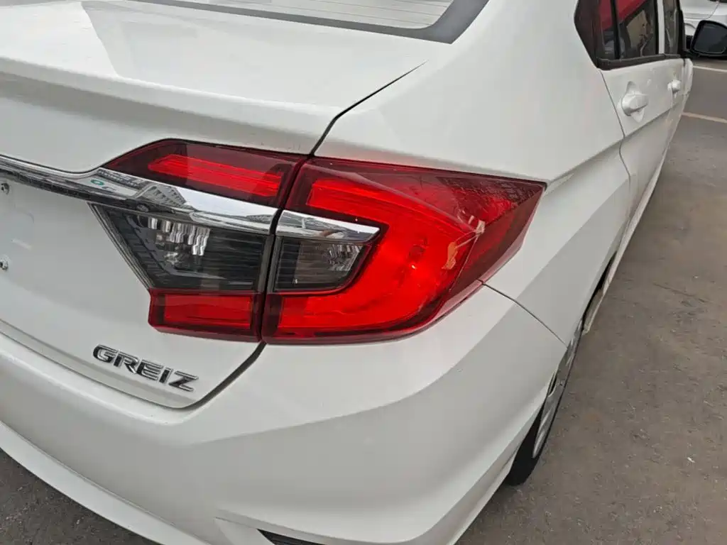 Honda Greiz 2016 2016 1.5L CVT Classic Edition