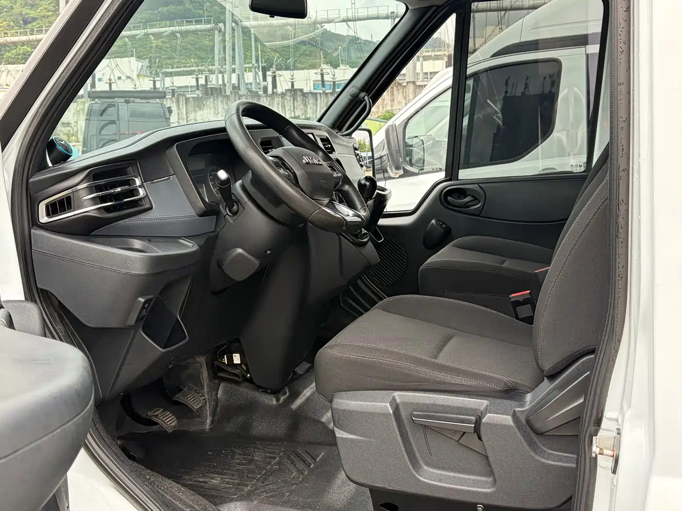 Jiangling JMC Fushun 2023 2023 2.0T Manual Medium Wheelbase Medium Roof Commercial Multi-Purpose Vehicle 6-Seater