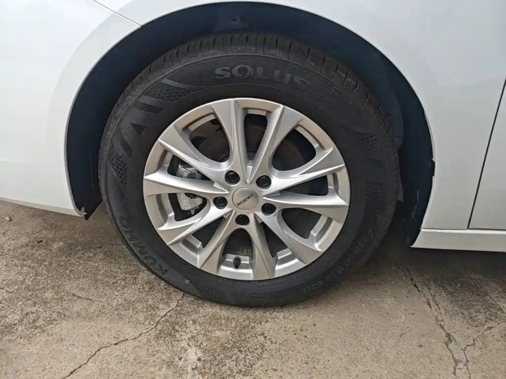 Roewe i5 2025 2023 1.5L Manual Comfort Edition