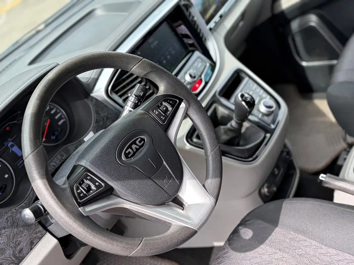 JAC Refine Refine M4 2017 2017 1.9T Diesel Manual Luxury