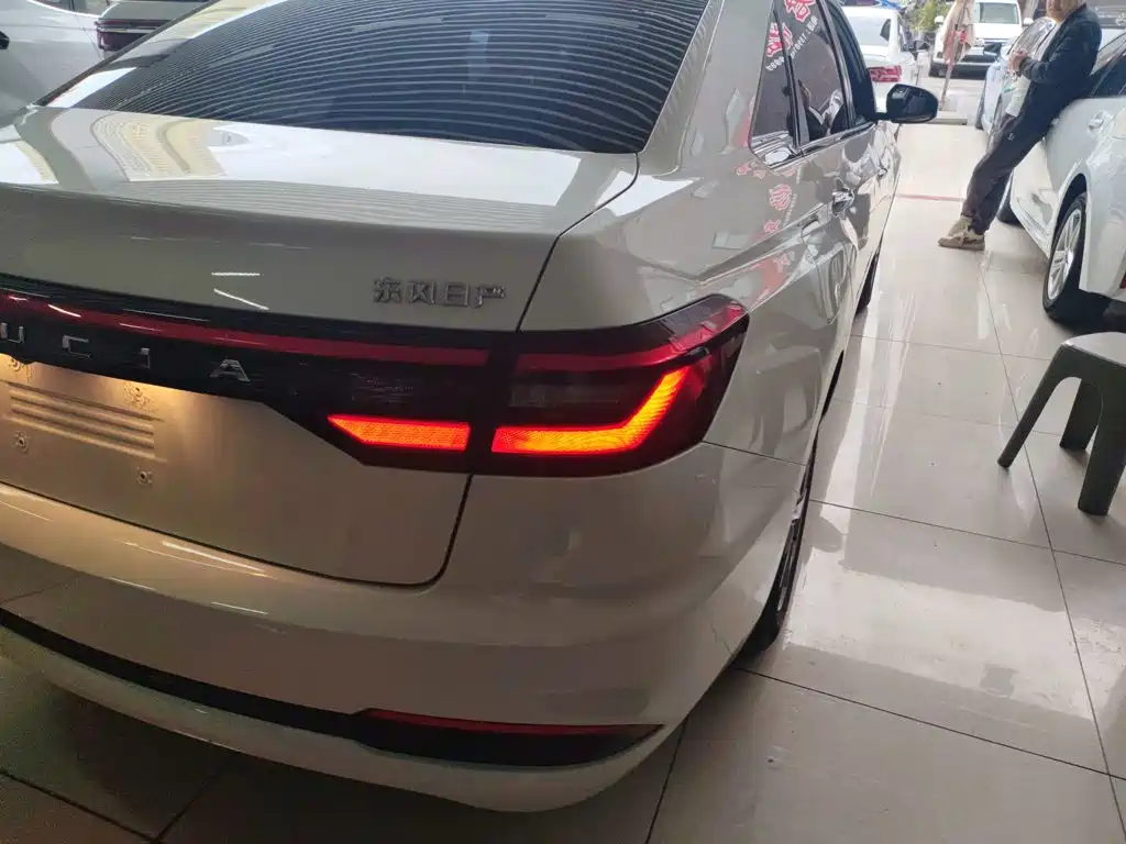 Venucia D60 2025 2023 PLUS 1.6L XL CVT Joy Leader Edition