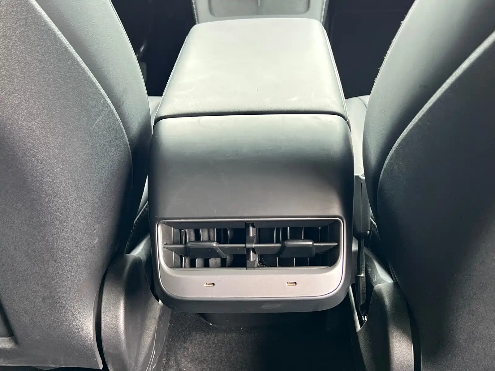 Фото 13 - Tesla Model Y