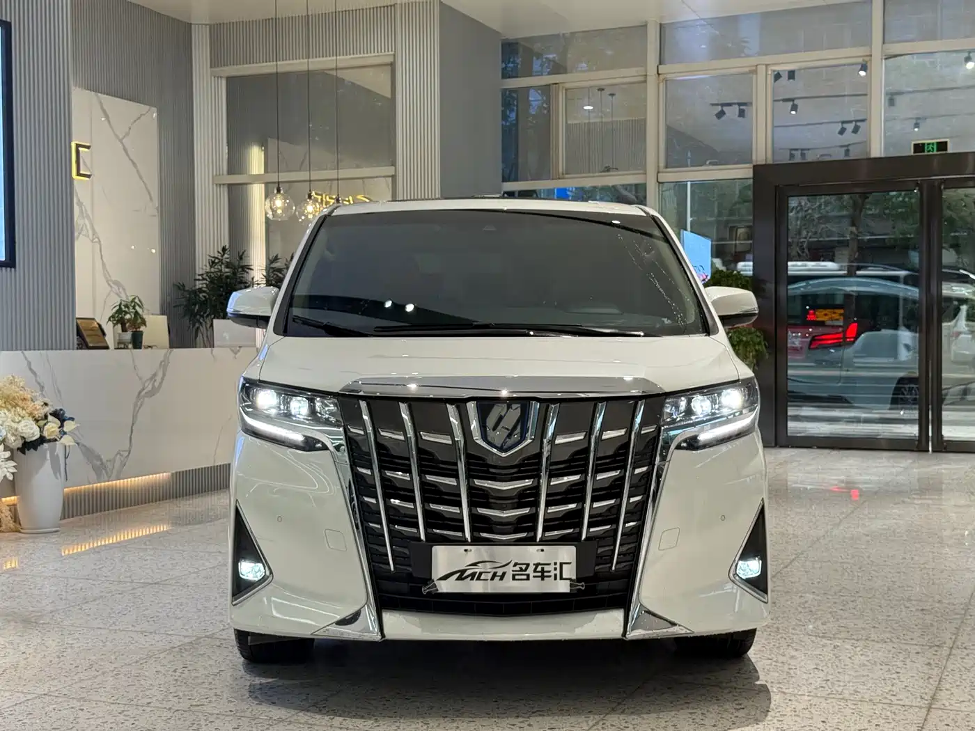 Toyota Alphard 2021 Hybrid 2.5L Premium фото 2