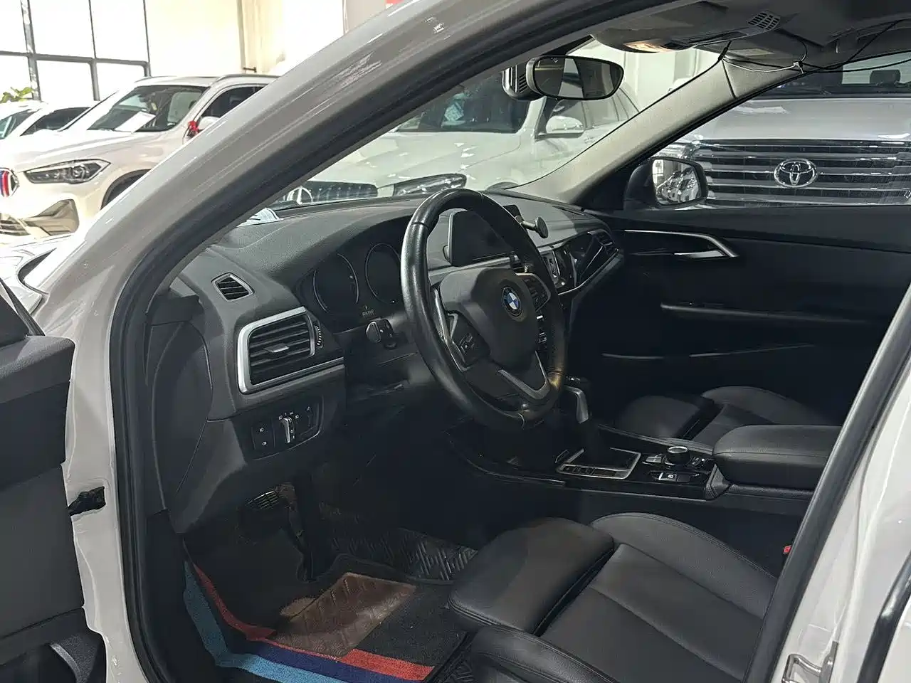 BMW 1 Series 2018 118i Sport Edition фото 4