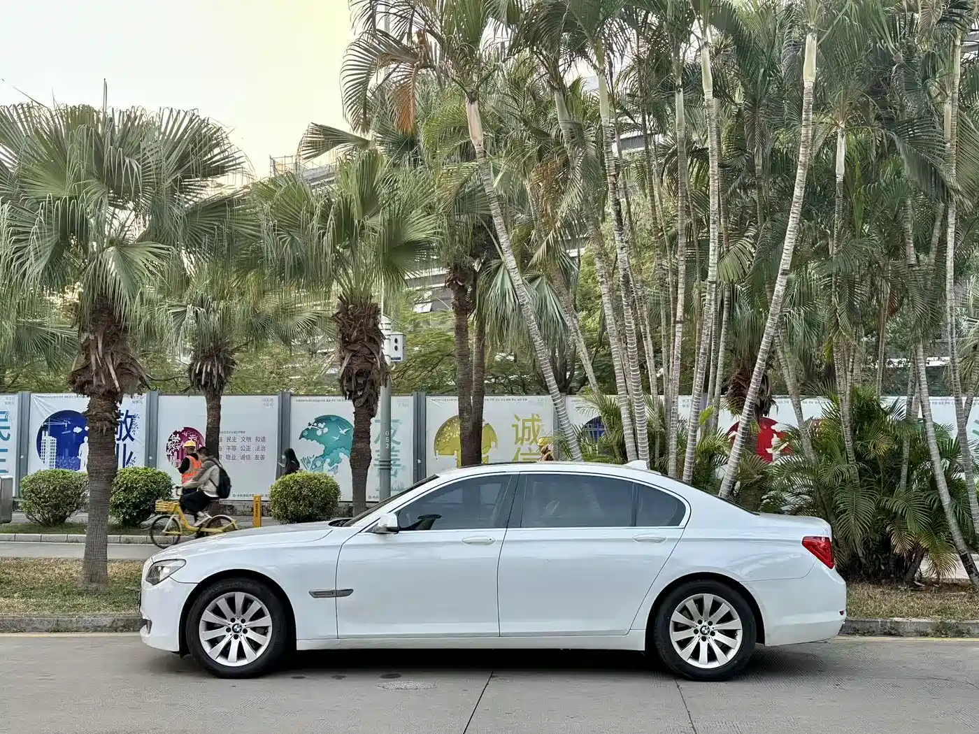 BMW 7 Series 2009 740Li Luxury фото 5