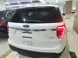 Photo 6 - Ford Explorer (Import)
