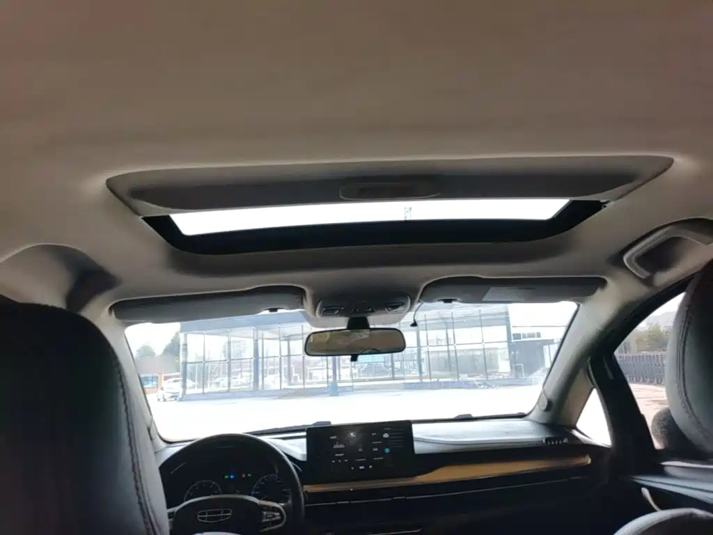 Фото 18 - Geely Vision X3