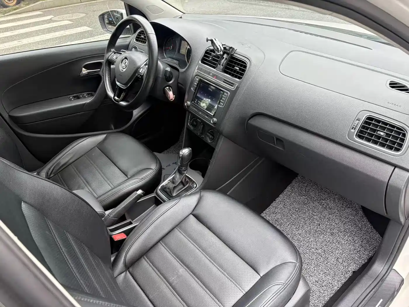 Volkswagen Polo 2016 1.6L Automatic Comfort фото 9