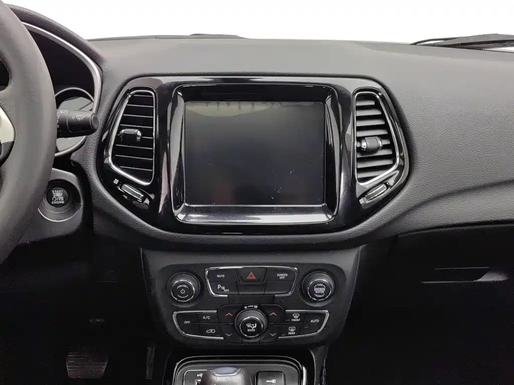 Фото 12 - Jeep Compass
