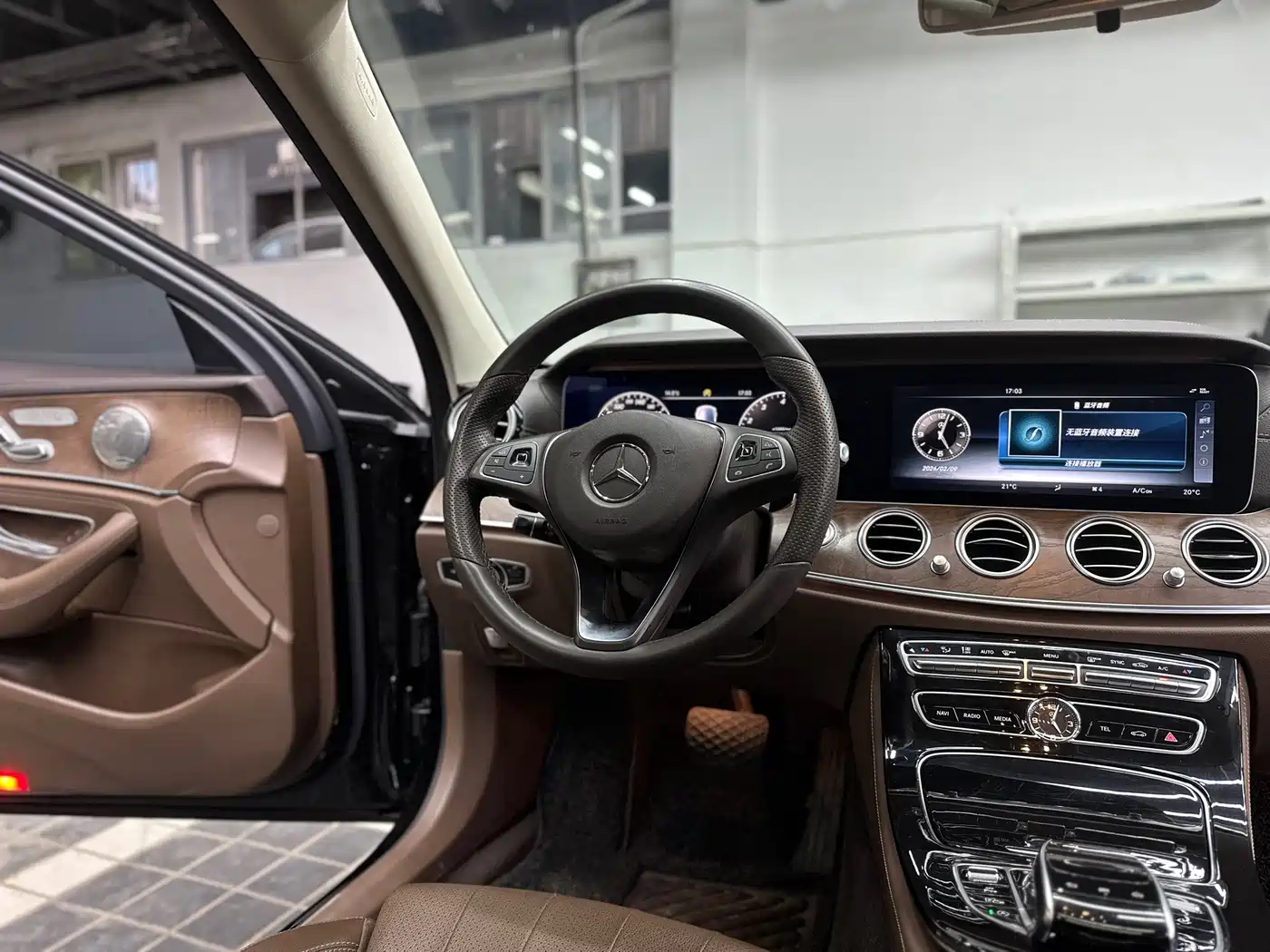 Mercedes-Benz E-Class 2017 E 200 L 4MATIC фото 10