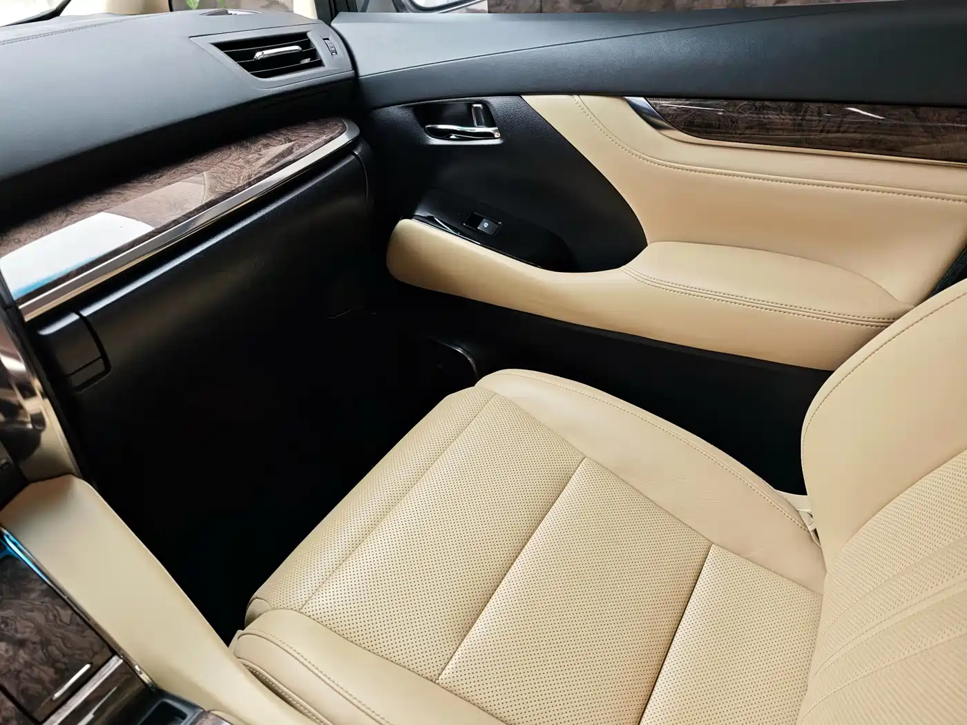 Toyota Alphard 2021 Hybrid 2.5L Premium фото 12