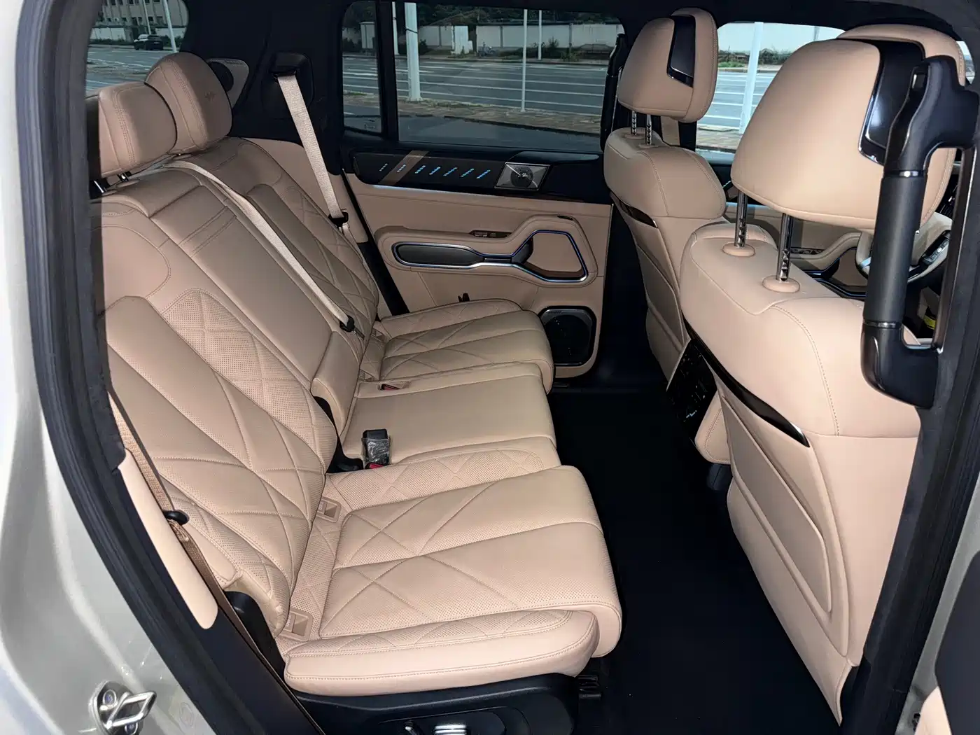 Fang Cheng Bao Leopard 8 2026 2025 Zhiyong Flagship 7-Seater