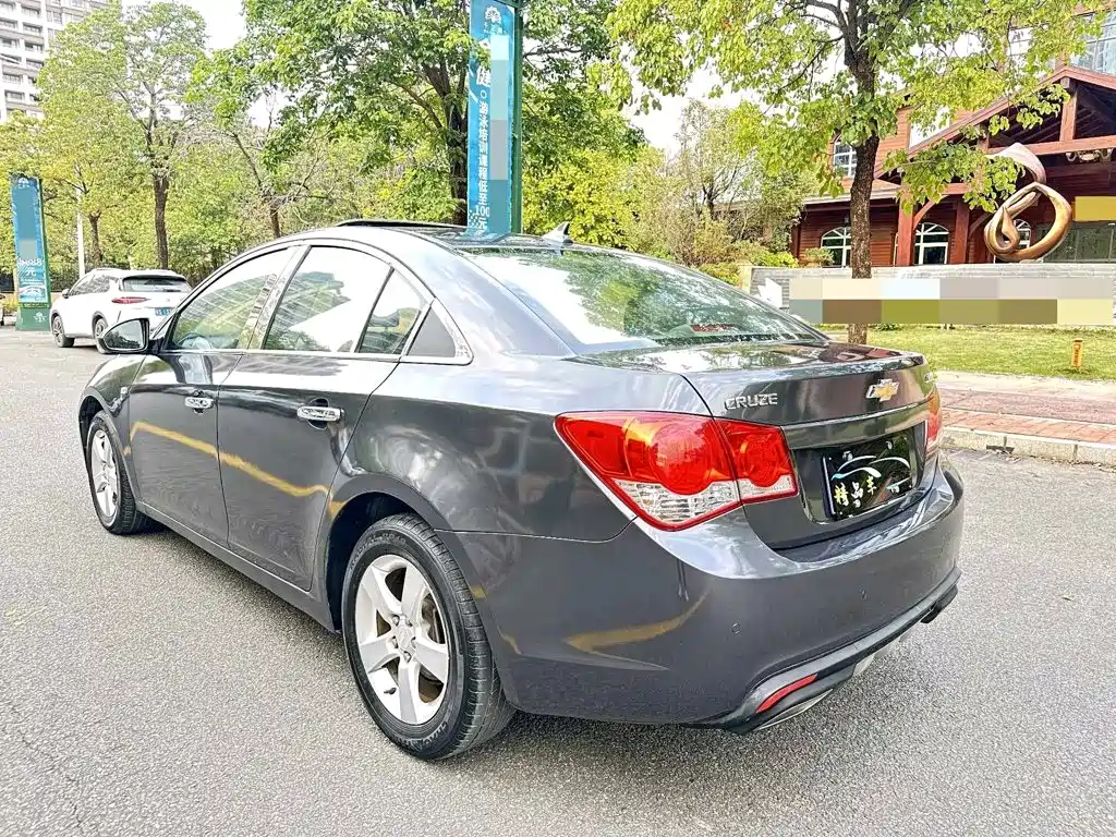 Фото 2 - Chevrolet Cruze